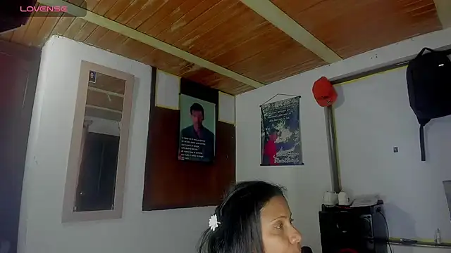 Nenita Hot  online show from November 4, 2025, 11:30 pm