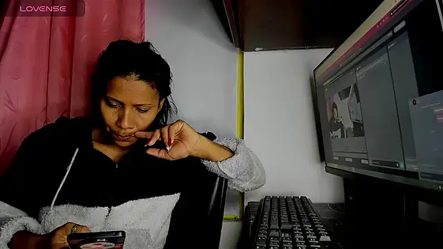 Nenita Hot  online show from September 8, 2025, 8:52 pm