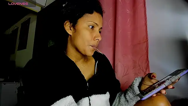 Nenita Hot  online show from September 17, 2025, 7:38 pm