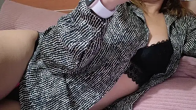 Snapshot of ScarletScarlet15 chatting on October 26, 2025, 2:17 pm ScarletScarlet15 online show from October 26, 2025, 2:17 pm