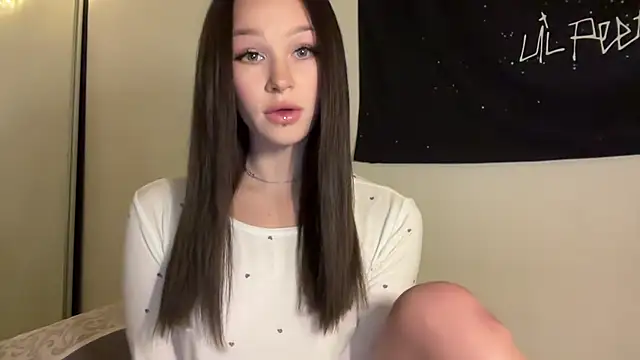 ur molly online show from November 3, 2025, 1:37 pm