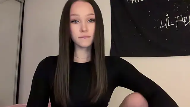 ur molly online show from October 27, 2025, 2:40 pm