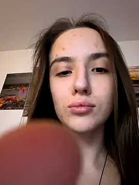 Snapshot of EmilyWi_ chatting on November 3, 2025, 10:02 pm EmilyWi online show from November 3, 2025, 10:02 pm