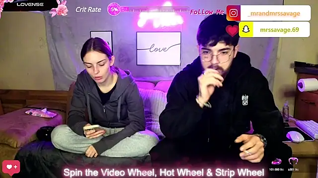 Snapshot of MrAndMrsSavage chatting on January 24, 2025, 7:49 pm MrAndMrsSavage online show from January 24, 2025, 7:49 pm