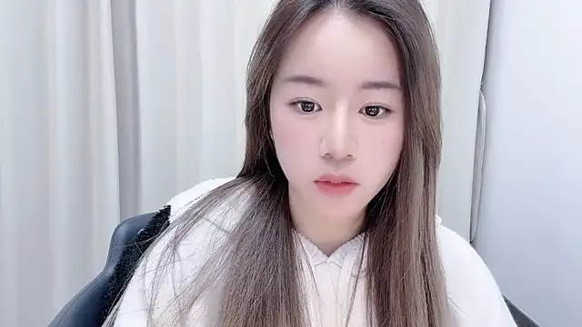 chloe-01 online show from December 24, 2024, 12:22 pm