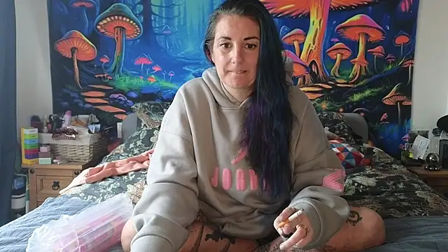 tattoomilf86 online show from February 13, 2025, 2:42 pm