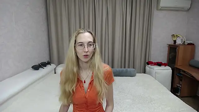 Snapshot of KlaryBrait chatting on November 30, 2025, 6:36 am KlaryBrait online show from November 30, 2025, 6:36 am