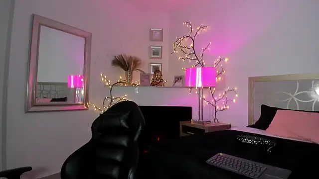 NattashaHotson online show from February 12, 2025, 8:38 am