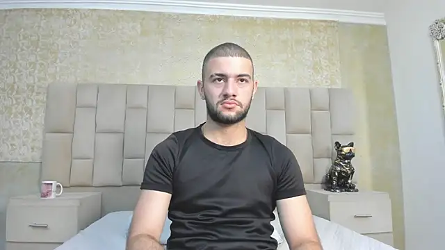 MaximusDick1  online show from November 13, 2025, 4:38 am