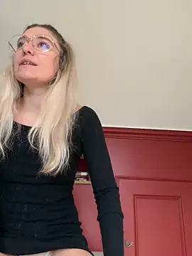 Snapshot of carlaaa chatting on September 14, 2025, 8:15 am carlaaa online show from September 14, 2025, 8:15 am