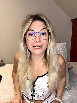 Snapshot of carlaaa chatting on September 29, 2025, 7:52 pm carlaaa online show from September 29, 2025, 7:52 pm