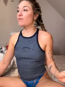 Snapshot of carlaaa chatting on October 8, 2025, 8:42 pm carlaaa online show from October 8, 2025, 8:42 pm