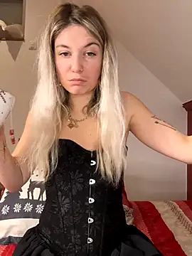 Snapshot of carlaaa chatting on November 25, 2025, 9:48 pm carlaaa online show from November 25, 2025, 9:48 pm