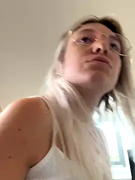 Snapshot of carlaaa chatting on September 11, 2025, 8:36 am carlaaa online show from September 11, 2025, 8:36 am