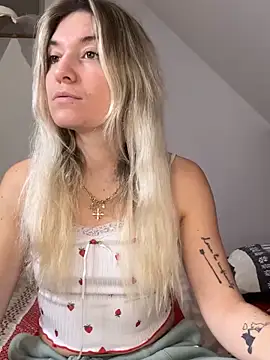 Snapshot of carlaaa chatting on November 19, 2025, 9:59 pm carlaaa online show from November 19, 2025, 9:59 pm