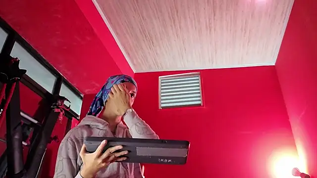 Snapshot of Ambar_Roux_ chatting on February 2, 2026, 7:57 pm Ambar Roux online show from February 2, 2026, 7:57 pm