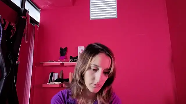 Snapshot of Ambar_Roux_ chatting on December 15, 2025, 1:50 pm Ambar Roux online show from December 15, 2025, 1:50 pm