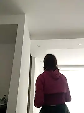 Ambar Roux  online show from November 6, 2025, 1:37 pm