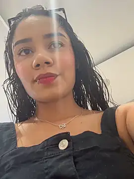  Luana online show from October 25, 2025, 7:36 pm