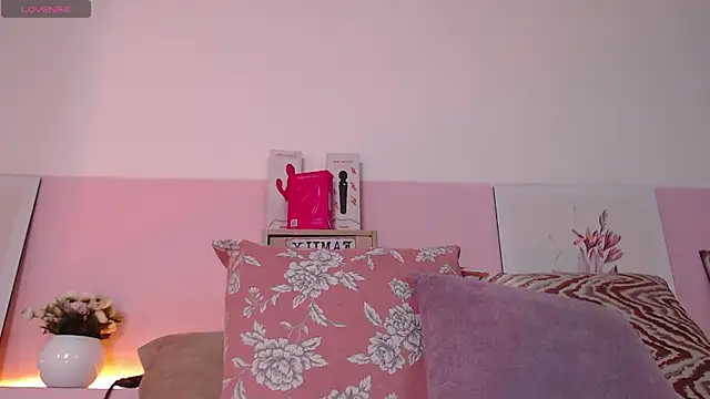 Snapshot of violeta_leon chatting on March 22, 2025, 4:56 am violeta leon online show from March 22, 2025, 4:56 am