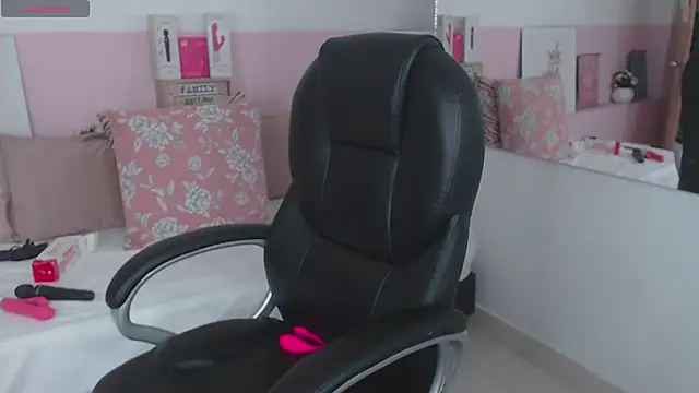 Snapshot of violeta_leon chatting on September 9, 2025, 4:22 am violeta leon online show from September 9, 2025, 4:22 am