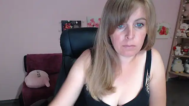Snapshot of Hot_Milady chatting on June 15, 2026, 7:41 am Hot Milady online show from June 15, 2026, 7:41 am