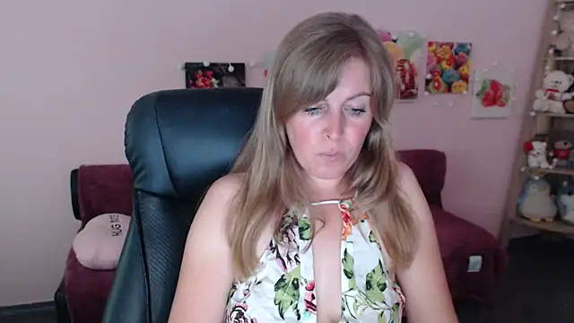 Snapshot of Hot_Milady chatting on June 18, 2026, 7:40 am Hot Milady online show from June 18, 2026, 7:40 am