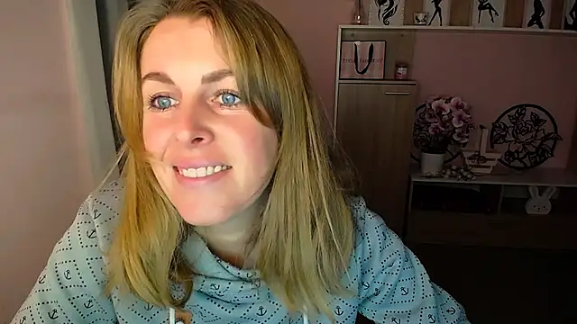 Snapshot of Hot_Milady chatting on December 10, 2024, 8:08 am Hot Milady online show from December 10, 2024, 8:08 am