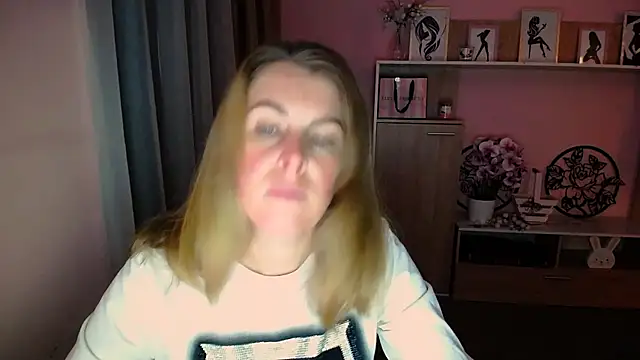 Snapshot of Hot_Milady chatting on December 9, 2024, 11:36 am Hot Milady online show from December 9, 2024, 11:36 am