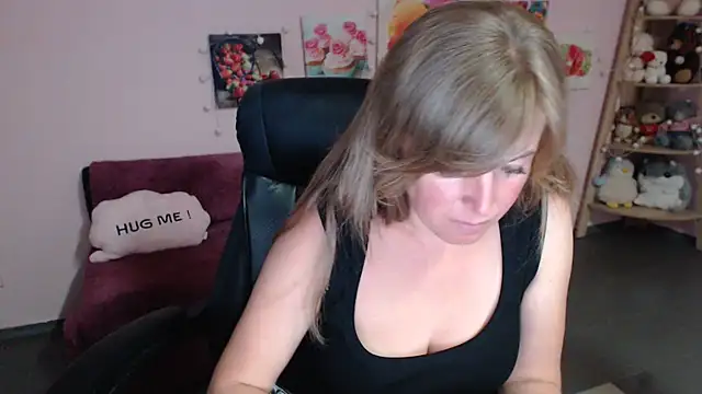 Snapshot of Hot_Milady chatting on July 10, 2026, 7:19 am Hot Milady online show from July 10, 2026, 7:19 am
