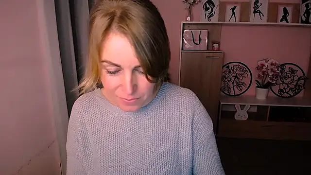 Snapshot of Hot_Milady chatting on December 23, 2024, 8:22 am Hot Milady online show from December 23, 2024, 8:22 am