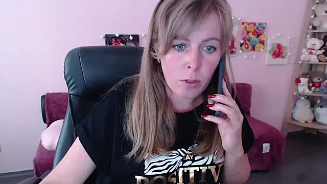 Snapshot of Hot_Milady chatting on June 2, 2026, 7:52 am Hot Milady online show from June 2, 2026, 7:52 am