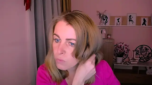 Snapshot of Hot_Milady chatting on December 6, 2024, 7:15 am Hot Milady online show from December 6, 2024, 7:15 am