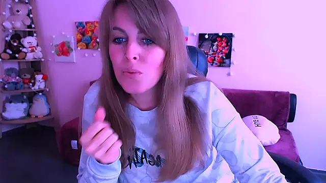 Hot Milady online show from April 16, 2026, 7:42 am