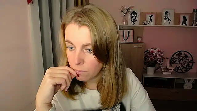 Snapshot of Hot_Milady chatting on December 12, 2024, 7:52 am Hot Milady online show from December 12, 2024, 7:52 am