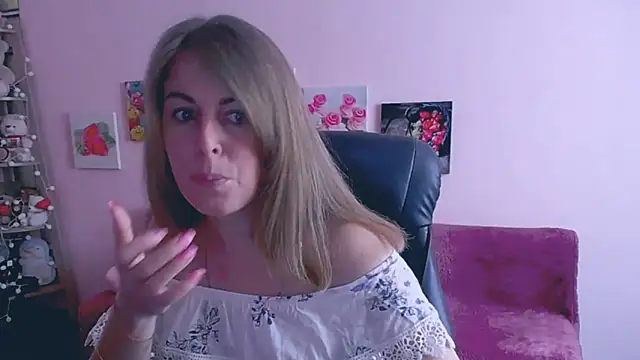 Snapshot of Hot_Milady chatting on March 12, 2025, 8:08 am Hot Milady online show from March 12, 2025, 8:08 am
