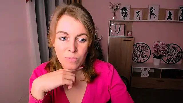 Snapshot of Hot_Milady chatting on December 20, 2024, 7:33 am Hot Milady online show from December 20, 2024, 7:33 am
