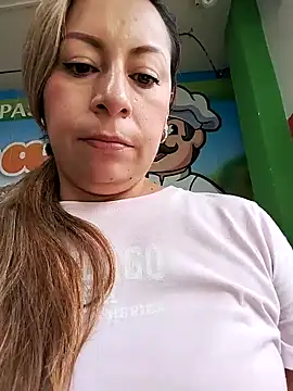 Snapshot of Katalina_S3xy chatting on March 18, 2025, 1:12 pm Katalina S3xy online show from March 18, 2025, 1:12 pm