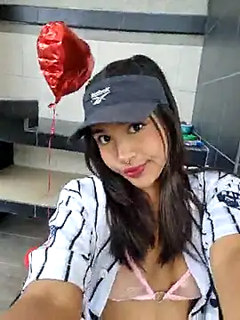 Snapshot of Mariangel_11 chatting on February 17, 2025, 2:28 pm Mariangel 11 online show from February 17, 2025, 2:28 pm