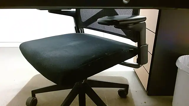 lovewalknaked online show from December 3, 2025, 4:39 pm