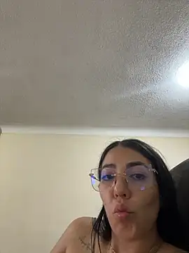 StaceyJones1 online show from November 5, 2025, 2:03 am