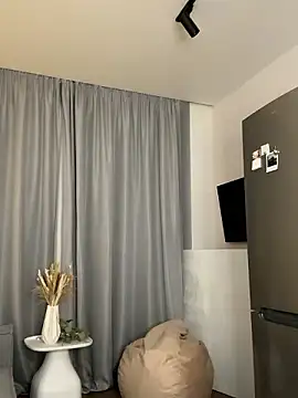 Snapshot of HellPeach chatting on December 6, 2024, 6:00 pm HellPeach online show from December 6, 2024, 6:00 pm