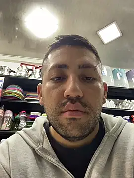 JuanZapata33 online show from February 10, 2026, 10:20 pm