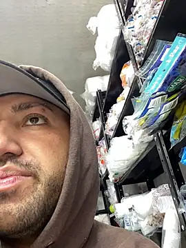 JuanZapata33 online show from February 5, 2026, 10:16 pm