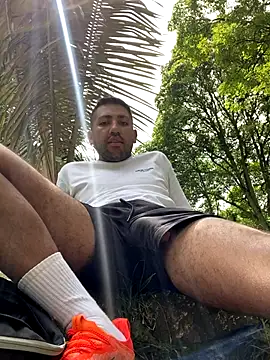 JuanZapata33 online show from November 20, 2025, 5:13 pm