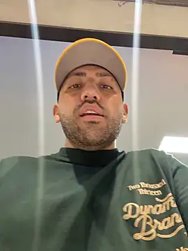 JuanZapata33 online show from October 29, 2025, 8:52 pm