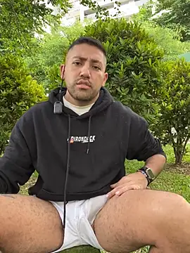 JuanZapata33 online show from October 28, 2025, 9:25 pm