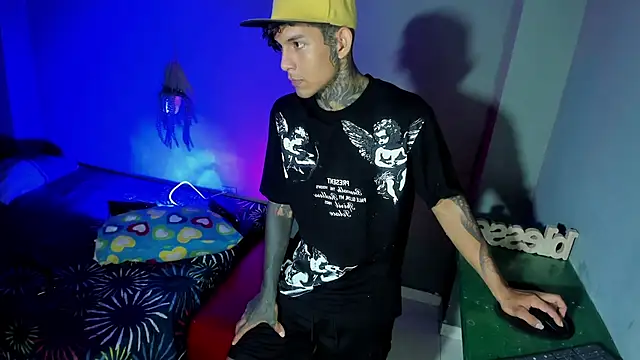 Travistanner 28 online show from September 19, 2025, 4:44 pm