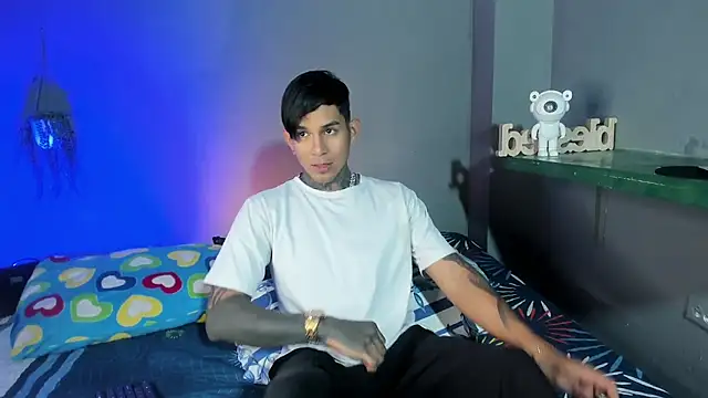 Travistanner 28 online show from September 8, 2025, 11:15 pm