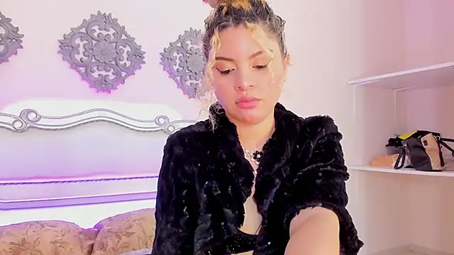 Snapshot of ScarlettDuran chatting on October 1, 2025, 8:24 pm ScarlettDuran online show from October 1, 2025, 8:24 pm